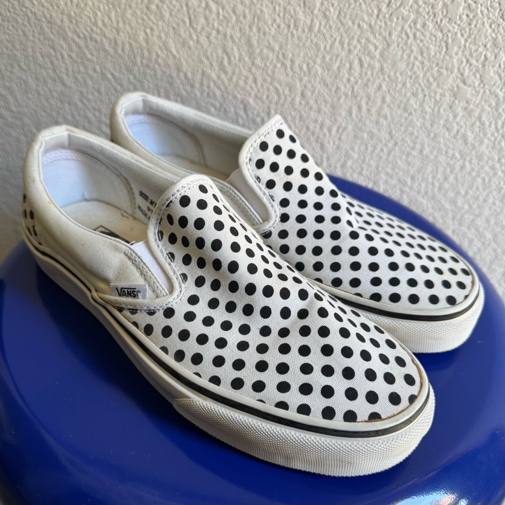 Vans classic unisex slip on shoes, white with black polka dots, men 8, women 9.5